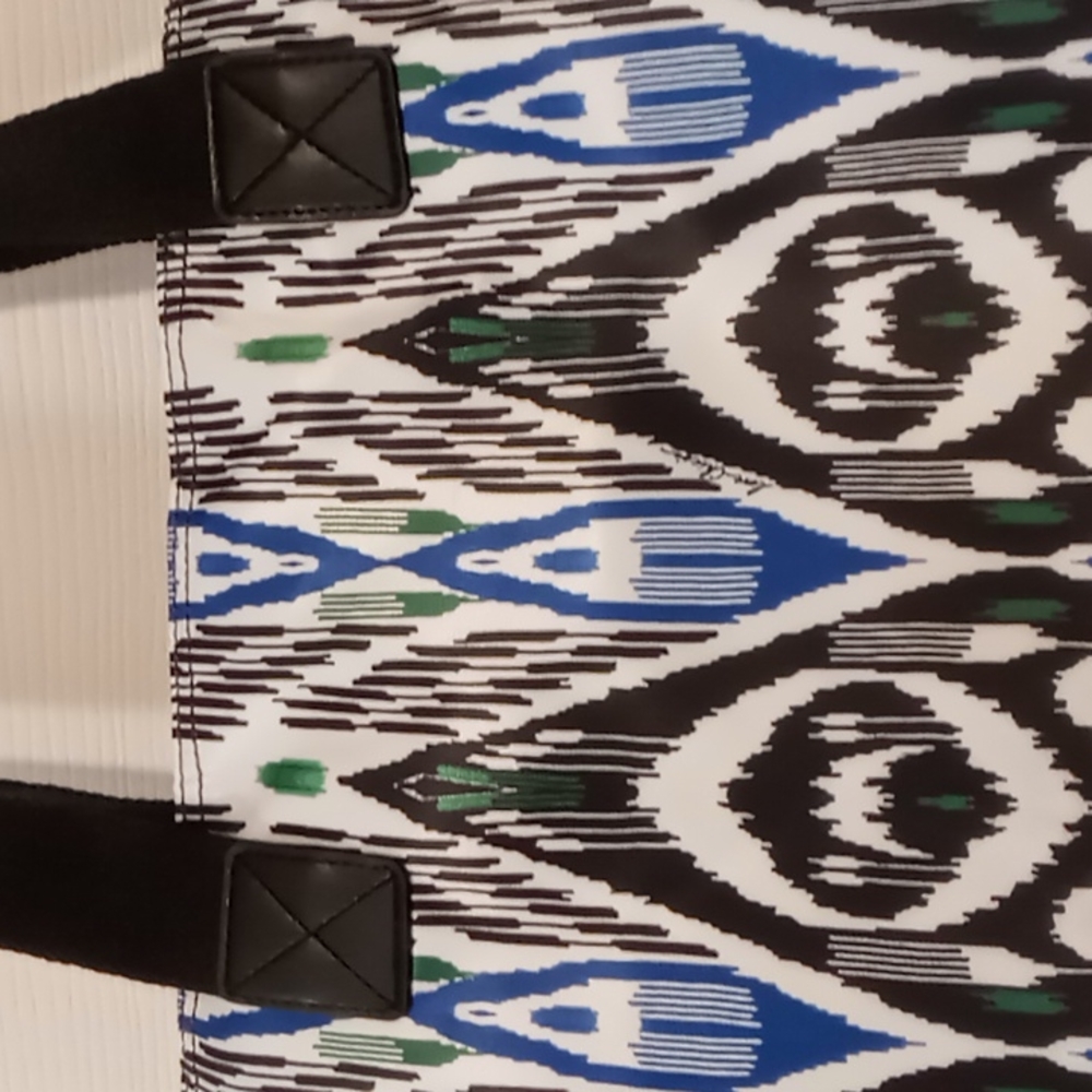 Chico's 40th Anniversary 2 piece Travel Tote & Pouch set in chic bold colors NWT - Picture 4 of 7